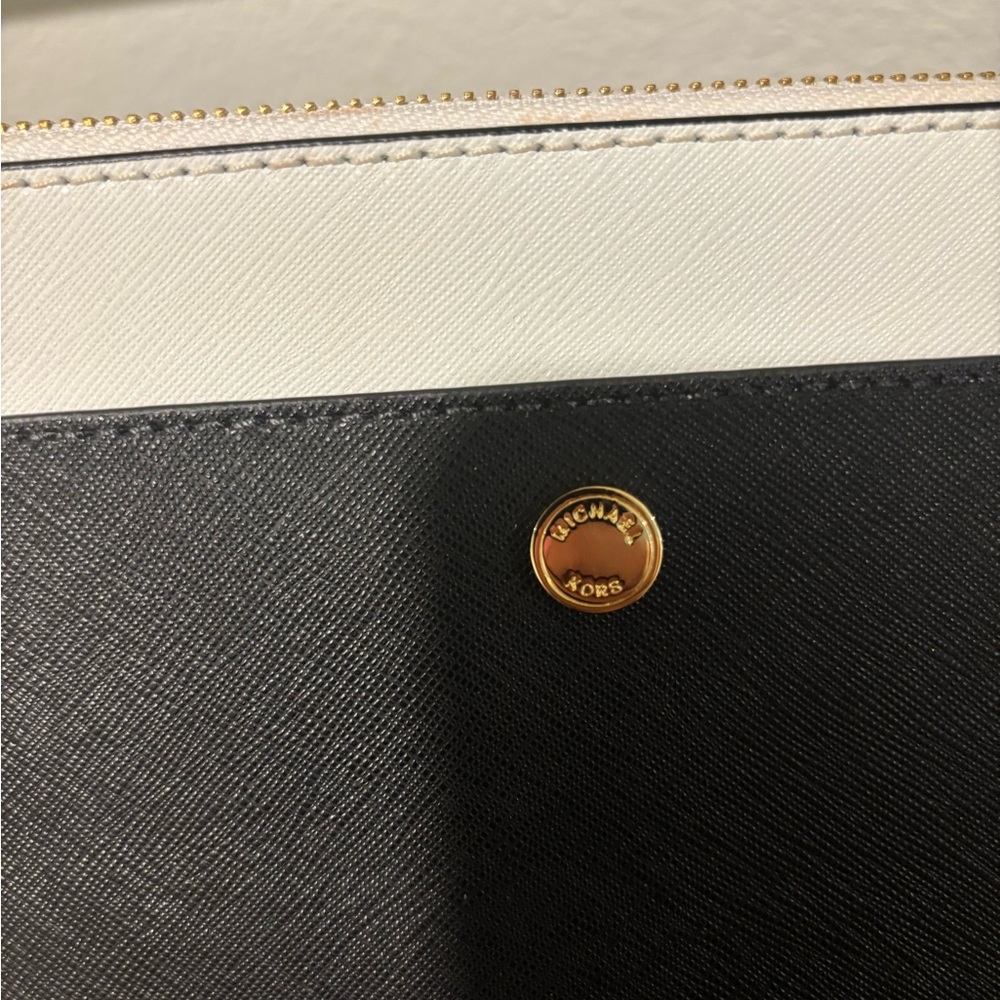 Michael Kors Black and White Wristlet EUC - Picture 2 of 8